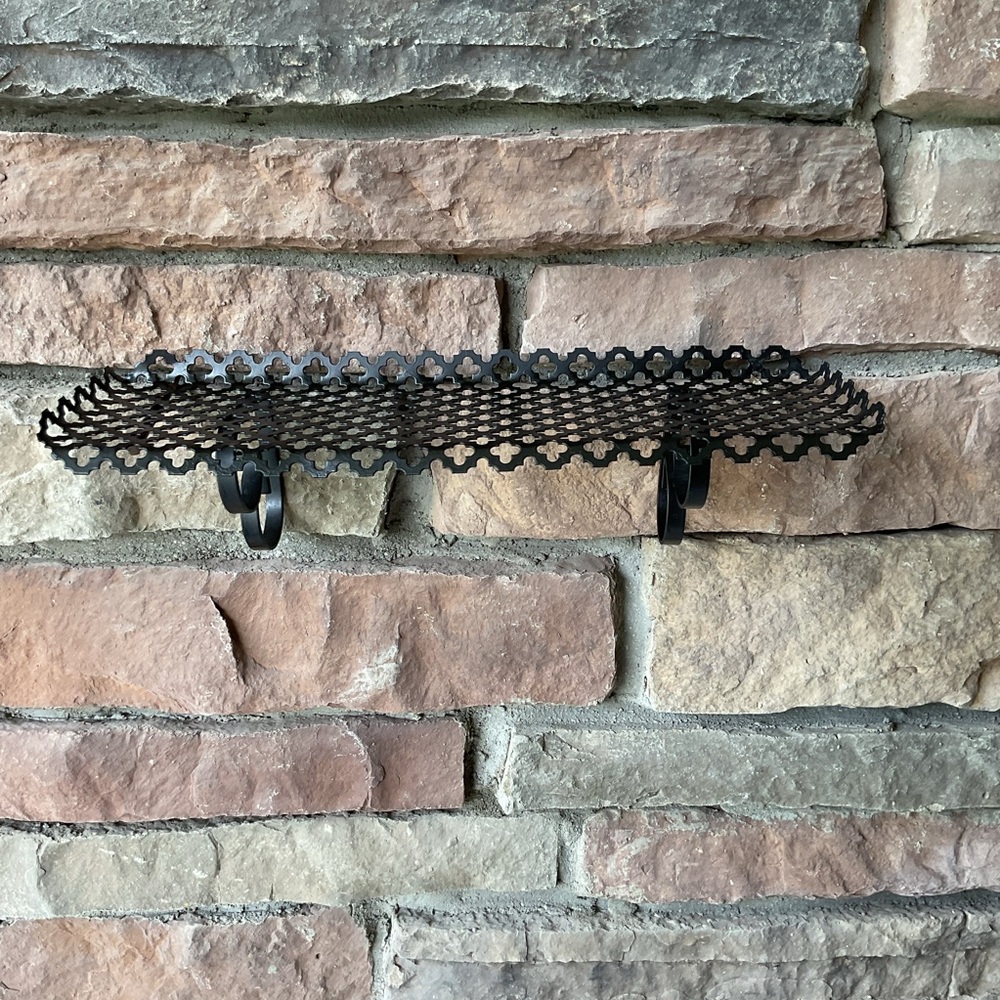 Vintage Mid-Century Modern Metal Rectangular Open Quatrefoil Wall Shelf - Picture 4 of 11